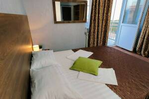 Изображение Изображение: Двухместный «Комфорт» с балконом, вид на бассейн #1 #16