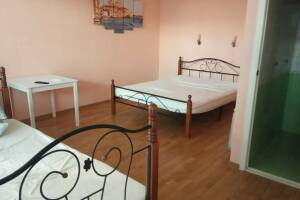 Изображение Изображение: Трёхместный номер на втором этаже, вид на галерею #1 #2