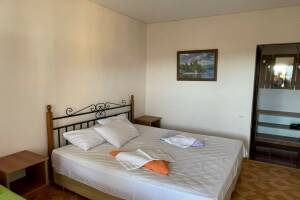 Изображение Изображение: Трехместный номер «Стандарт» с балконом #1 #3