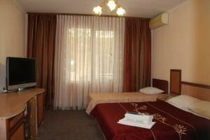 Изображение Изображение: Трёхместный без балкона с окном во внутренний двор #1 #3