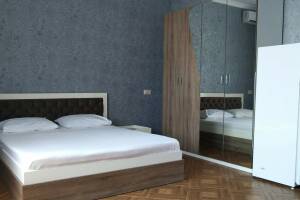 Изображение Изображение: 4-х.м. Люкс с балконом #1 #3