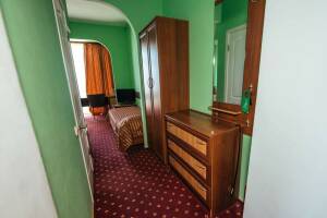 Изображение Изображение: Трехместный «Стандарт» с балконом #1 #2