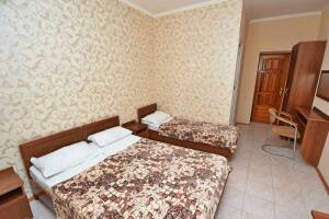 Изображение Изображение: 3-х местный номер с маленьким балконом #1 #2