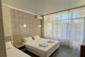 Изображение Изображение: Трехместный номер с балконом #1 #2