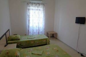 Изображение Изображение: Трехместный номер «Эконом» (душ и туалет на этаже) #1 #4