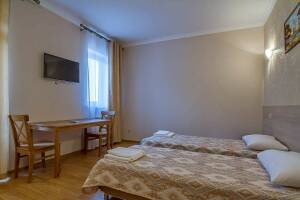 Изображение Изображение: 4-х местный номер Трёхкомнатный «Люкс» #1 #8