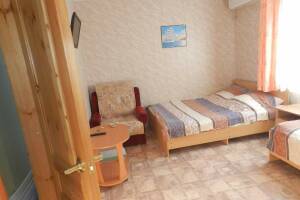 Изображение Изображение: № 2 Люкс 3-х местный с доп. местом #1 #6