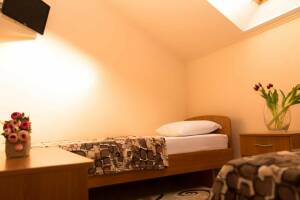 Изображение Изображение: Стандартный трехместный номер (мансарда) #1 #8