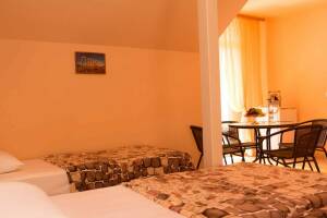 Изображение Изображение: Стандартный четырехместный номер с балконом #1 #11