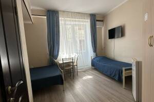 Изображение Изображение: 3-х местный номер с балконом (2−4 этаж) #1 #2