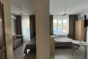 Изображение Изображение: Семейный 4хм номер с перегородкой и балконом #1 #4