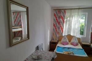 Изображение Изображение: 3-х местный номер с двуспальной кроватью #1 #2