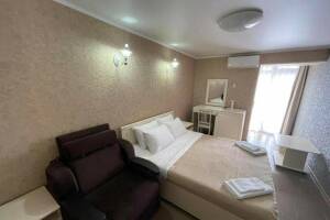 Изображение Изображение: Трехместный номер с балконом с завтраком #1 #12