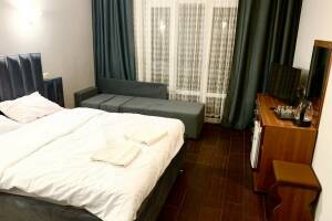 Изображение Изображение: 3-х местный номер с балконом #1 #3