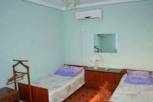 Изображение Изображение: 3-х местный номер с частичными удобствами #1 #5