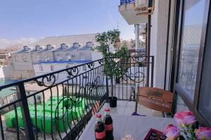 Изображение Изображение: 4-х местный «Полу-люкс» с балконом #1 #7