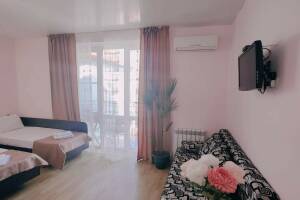 Изображение Изображение: 5-ти местный «Полу-люкс» с балконом #1 #8