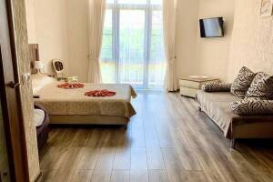 Изображение Изображение: «Семейный «Полулюкс» с балконом (до 6 чел) #1 #12