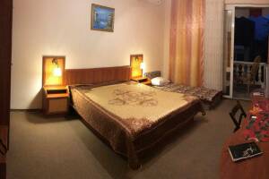 Изображение Изображение: Трехместный «Стандарт» с балконом, 2 эт #1 #2