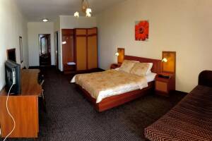 Изображение Изображение: Трехместный «Стандарт» с балконом, 4 эт #1 #5