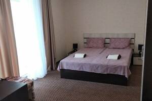 Изображение Изображение: Трёхместный номер с балконом #1 #2