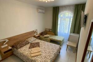 Изображение Изображение: 3-х местный номер с удобствами #1 #2