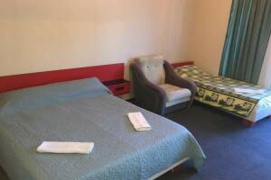 Изображение Изображение: 3-х местный номер «Семейный» с видом на горы #1 #4