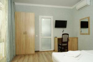 Изображение Изображение: Трёхместный номер с удобствами #1 #7