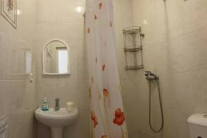 Изображение Изображение: 4-х местный номер с удобствами #1 #2