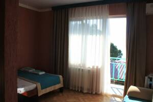 Изображение Изображение: 3-х местный номер с балконом #1 #2