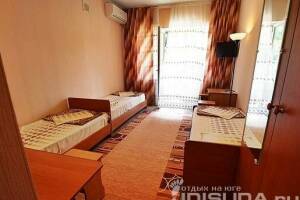 Изображение Изображение: 3-х местный номер с выходом во двор #1 #4