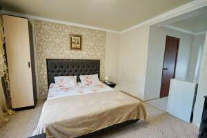 Изображение Изображение: 3-х местный «Люкс Бежевый» #1 #2