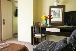 Изображение Изображение: 5-ти местный 2-х комнатный Номер с мини-кухней #1 #5