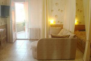 Изображение Изображение: Люкс с кухней 4-х местный (1 этаж, Коттедж 1) #1 #6