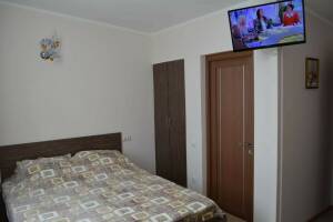 Изображение Изображение: № 6 Трехместный номер с доп. местом #1 #8