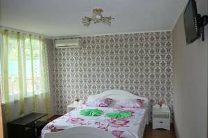 Изображение Изображение: Трехместный номер Комфорт #1 #2