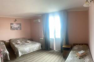 Изображение Изображение: 4-х местный номер «Стандарт» с балконом #1 #2