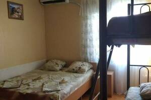 Изображение Изображение: Комната№ 28 с двухъярусной кроватью и двуспальной #1 #3