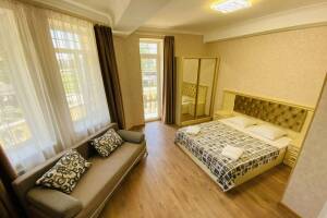 Изображение Изображение: Трёхместный номер комфорт с балконом #1 #5