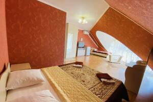 Изображение Изображение: Трехместный номер «Мансарда» #1 #8