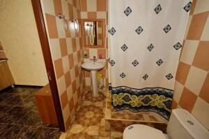 Изображение Изображение: Трехместный стандарт с плитой в номере #1 #5