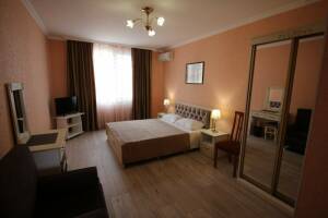 Изображение Изображение: Двухкомнатный номер с удобствами #1 #3