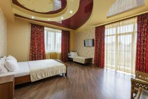 Изображение Изображение: «Люкс» с балконом 3х места+ доп 1 место #1 #2