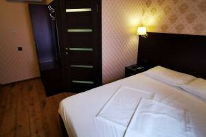 Изображение Изображение: 2-х местный «Люкс» с ванной комнатой (3) #1 #6