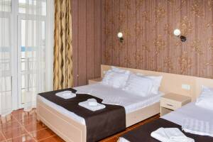 Изображение Изображение: Трёхместный «Стандарт» с балконом #1 #2