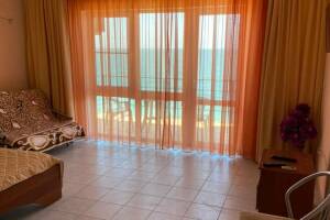 Изображение Изображение: № 2 с балконом и миникухней (эллинг 28) #1 #2