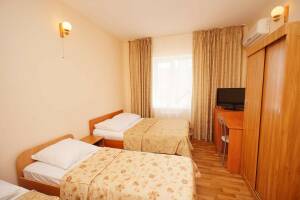 Изображение Изображение: 4-х местный номер без балкона #1 #5