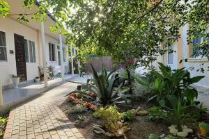 Изображение Изображение: Двух местная комната с кухней на первом этаже #1 #2