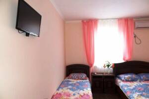 Изображение Изображение: 3-х местный номер с удобствами (корпус «Кубань») #1 #8