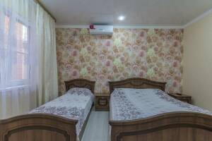 Изображение Изображение: № 2 Двухкомнатный номер с кухней #1 #2